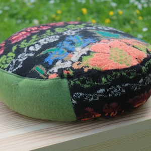 Meditation Pillow Patchwork Cotton Wool-blend with removable Insidecushion, floral pattern, cozy bio, vintage handmade