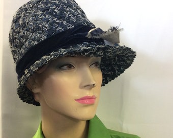 1950 Cloche hat / Vintage blue braided raffia hat with large velvet bow / Parisian style  women