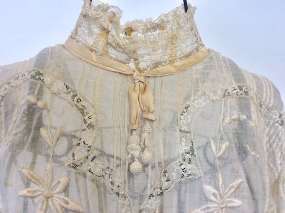 1940-50 embroidered blouse / Romantic transparent