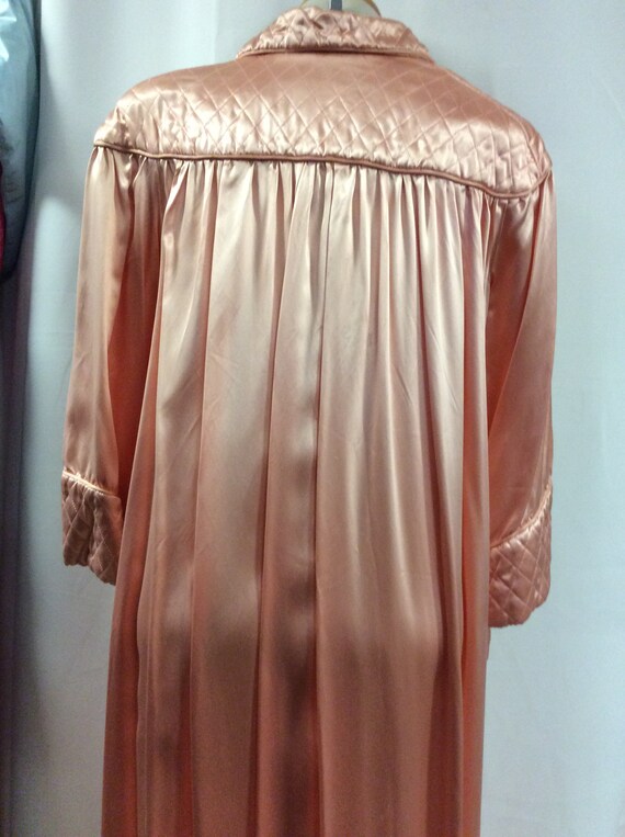 194050 Vintage bathrobe / Chic pink satin bathrobe Z… Gem