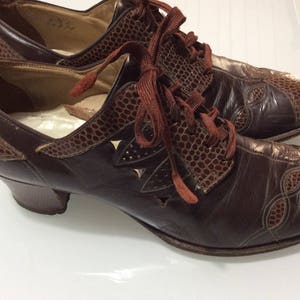 1940 Oxford Leather Shoes with Lace-Up and cuban Heels / Post-War Pin-Up Pumps