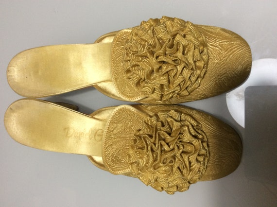 Vintage 1950 Silk Slippers / Chic Yellow Silk Pum… - image 2