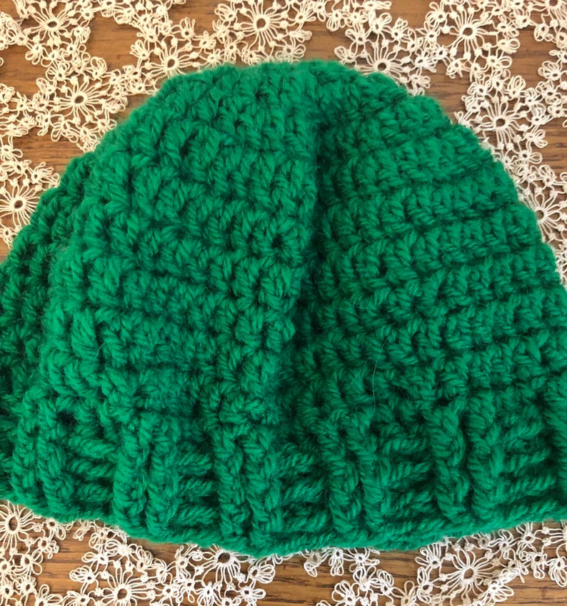 Green hat for toddler Simple design  Size Free Domestic Shipping 18-19 Really pretty