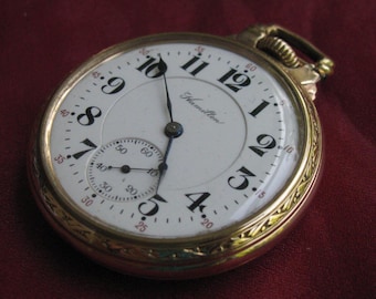 Reloj de bolsillo Hamilton 992 21j 16s Railroad, modelo de caja YGF de 8 barras sobre la corona.