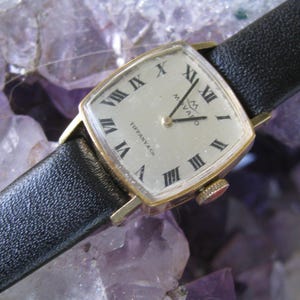 Tiffany & Co (by Movado) Vintage Ladies 18K Yellow Gold Manual Wind Wrist Watch