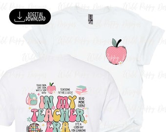 以下が含まれることがあります： 「In My Teacher Era」と書かれたカラフルなグラフィックデザインが施された白いTシャツ。デザインには、赤いリンゴ、本、鉛筆、地球儀、笑顔の顔などが含まれています。「Teaching Future Leaders」、「Read More Books」、「It's a Good Day for Learning」、「Progress is Not Linear」というテキストもデザインに含まれています。