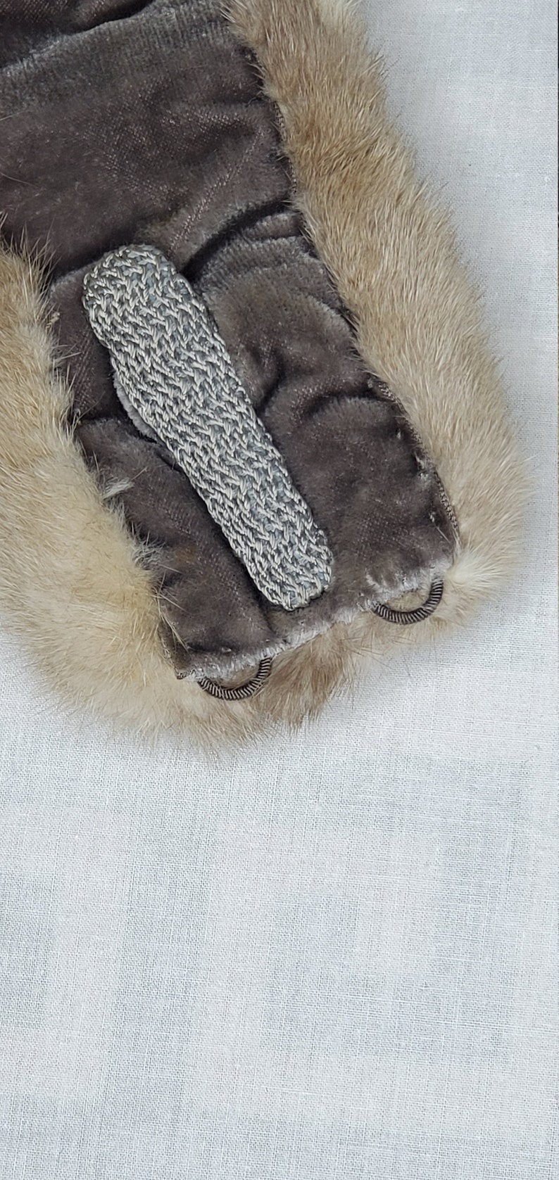 Vintage blonde mink fur collarVintage 1940s1950s mink fur collarclip on blond mink fur collar vintage clip on blond mink fur collar