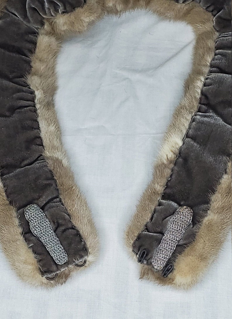 Vintage blonde mink fur collarVintage 1940s1950s mink fur collarclip on blond mink fur collar vintage clip on blond mink fur collar