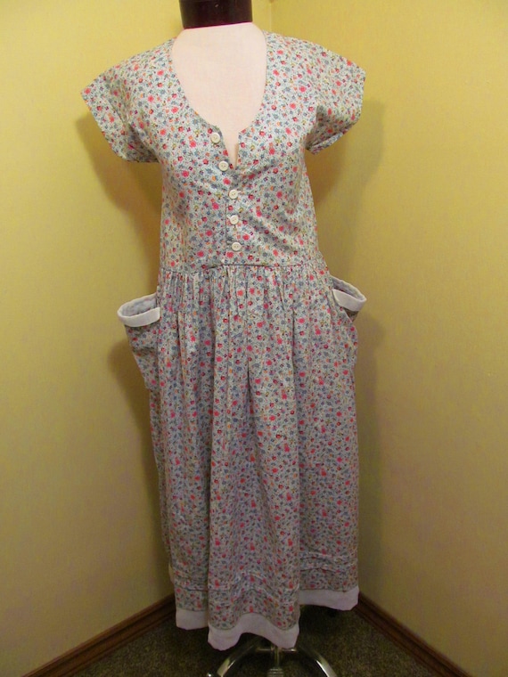 Vintage 1940s/1950s dress// petite floral print dr