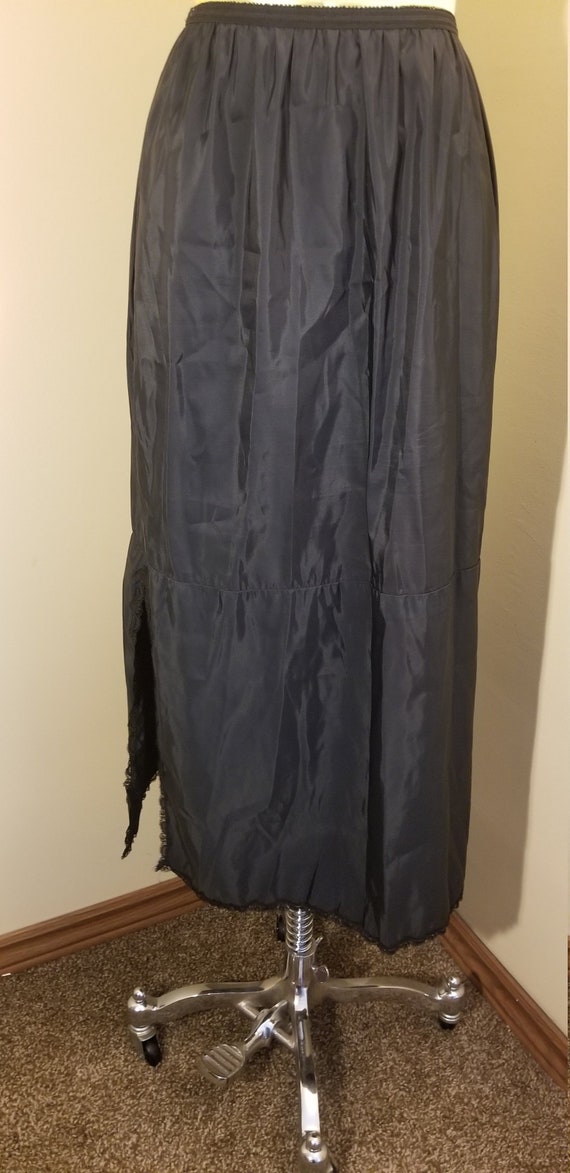 Vintage 1950s/1960s black half slip// 1960s sears