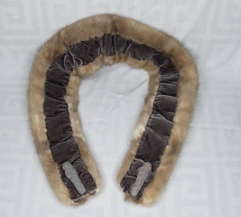 Vintage blonde mink fur collarVintage 1940s1950s mink fur collarclip on blond mink fur collar vintage clip on blond mink fur collar