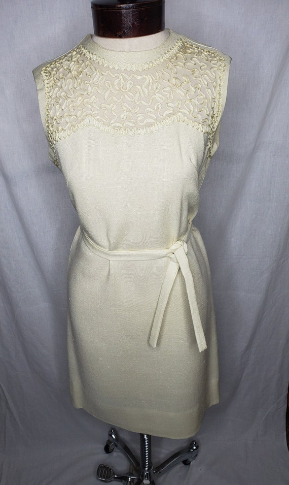 Vintage 1950s/1960s beige sheath dress//Vintage Mo