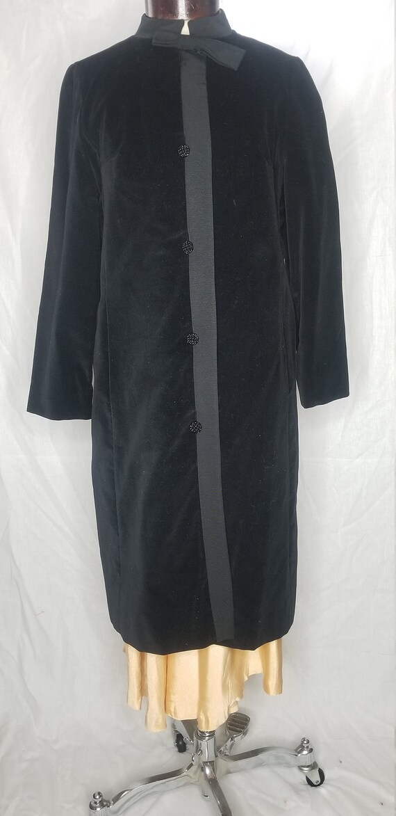 Vintage 1950s/1960s black velvet coat//Vintage Cou
