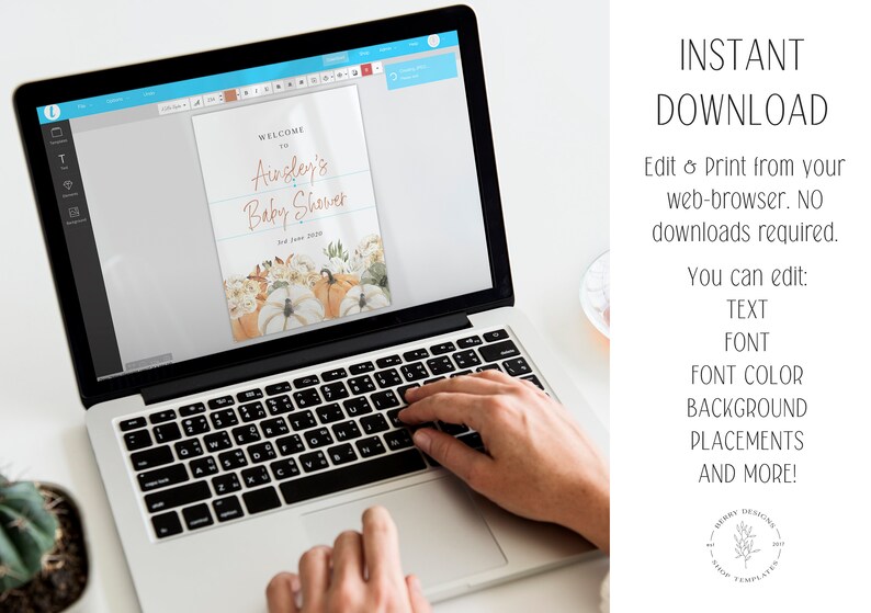 Op de afbeelding: Een laptopcomputer die een digitaal ontwerptemplate voor een babyshower-uitnodiging weergeeft. Het ontwerp bevat een aquarel-illustratie van pompoenen en de tekst "Welkom bij Ainsley's babyshower".