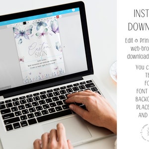 Puede incluir: Una pantalla de computadora port&aacute;til que muestra una plantilla de letrero personalizable con un dise&ntilde;o de mariposa de acuarela. El letrero mide 8x10 pulgadas e incluye dise&ntilde;os horizontales y verticales. El texto en el letrero dice "Letrero personalizado".