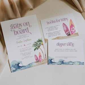 Puede incluir: Una invitaci&oacute;n a una fiesta de bienvenida al beb&eacute; con una ilustraci&oacute;n de acuarela de una tabla de surf y olas del oc&eacute;ano. La invitaci&oacute;n es para Ainsley Smithson e incluye la fecha, la hora y el lugar del evento. Tambi&eacute;n solicita a los invitados que traigan un libro en lugar de una tarjeta.