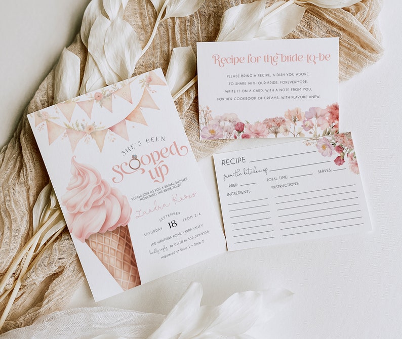 Puede incluir: Un cono de helado rosa y blanco con un anillo en la parte superior, con el texto "She's Been Scooped Up" y un dise&ntilde;o floral. El texto debajo dice "Please join us for a bridal shower honoring the bride-to-be, Zandra Keoro, Saturday, September 18, from 2-4, 1200 Washington Road, Parma Valley, RSVP by 01/10/2023, 555-555-5555, engraved by Stone & Shop."