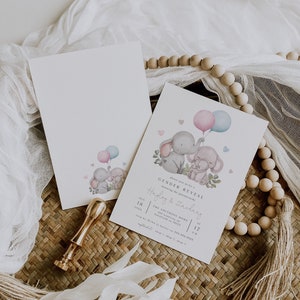 Peut inclure: Une invitation &agrave; une r&eacute;v&eacute;lation de sexe avec une illustration aquarelle de deux &eacute;l&eacute;phants tenant des ballons roses et bleus. Le texte indique "Veuillez nous rejoindre pour une r&eacute;v&eacute;lation de sexe en l'honneur des futurs parents Hayley & Zachary. The Smith's Home 100 Westview Rd. Knoxville, TN 37917 18 ao&ucirc;t 2023 &agrave; 12 h. Veuillez confirmer votre pr&eacute;sence avant le 10 ao&ucirc;t au 865-555-8888.  shop 1, shop 2, shop 3"