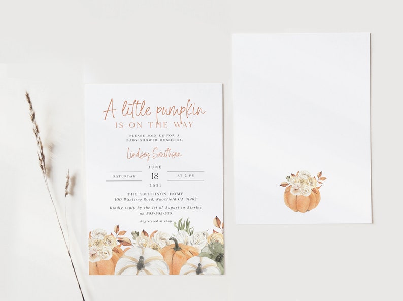 Pode incluir: Convite para ch&aacute; de beb&eacute; com o texto "A little pumpkin is on the way". O convite apresenta um design em aquarela de ab&oacute;boras e flores. A data &eacute; 18 de junho de 2021, &agrave;s 14h00.