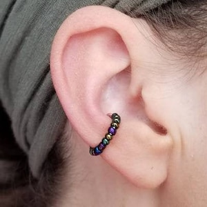 ビーズイヤーカフ、シードビーズイヤーカフ、オイルビーズイヤーカフ、繊細なイヤーカフ、ワイヤーイヤーカフ、イヤーラップ、フェイクピアス、フェイクイヤリング