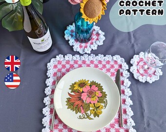 Patrón de crochet: Posavasos y manteles individuales con cuadros y flores (terminología del Reino Unido y EE. UU.)