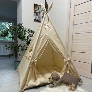 Kids teepee with mat, pillow, teepee stabilizer