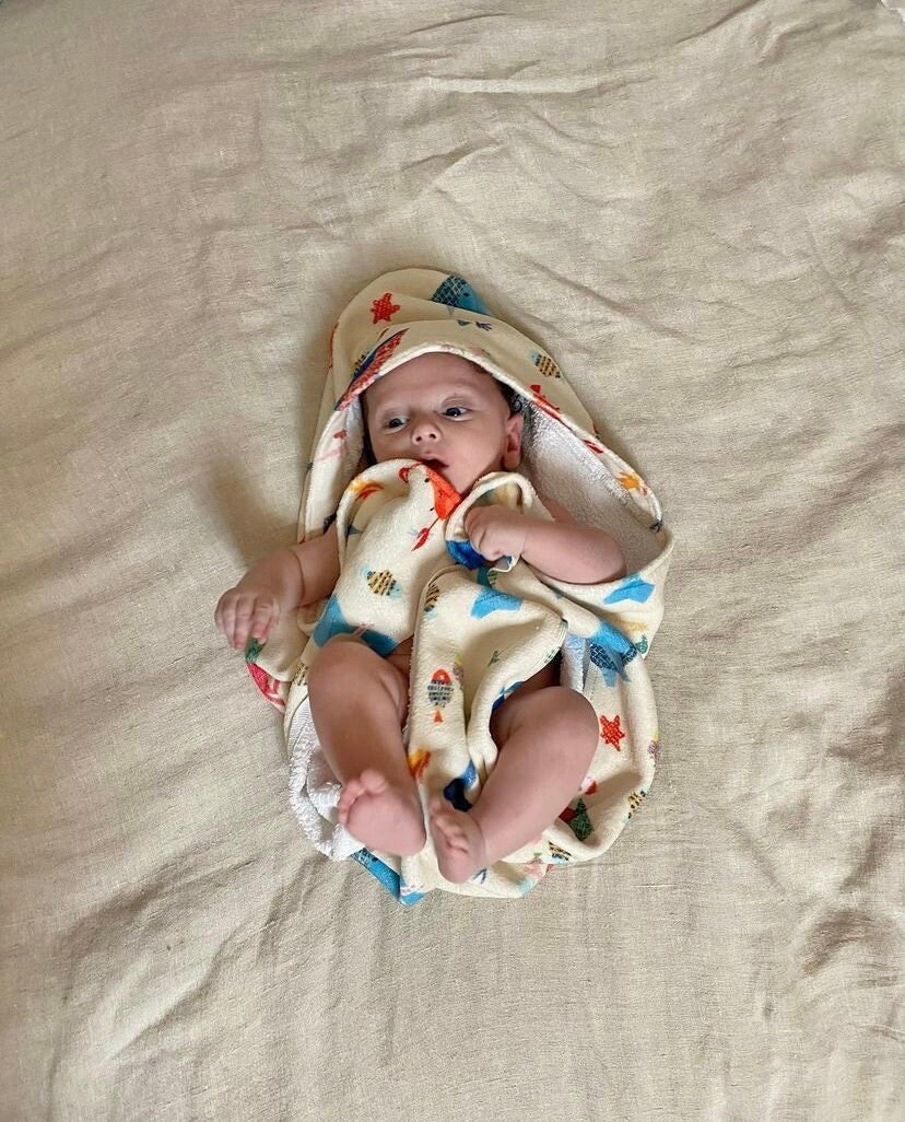 Ocean Theme Serviette Pour Bébé à Capuchon Faite La Main Dans Une Serviette en Coton Absorbant. Tugu