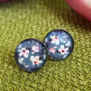 Stainless steel stud earrings, hypoallergenic, flower earrings, spring meadow, customizable, blue-gray