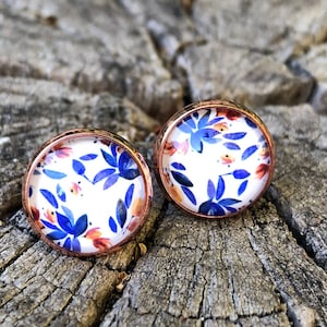 Fine stud earrings with a chic leaf print, flower earrings, rose gold, customizable