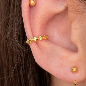 Pendientes conch ear cuff de 1 banda con bolitas