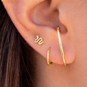 Small snake-shaped stud earrings image 1
