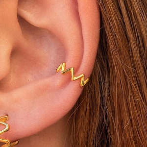 Orecchini a zig zag con polsino dell'orecchio a conchiglia