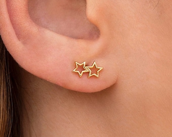Boucles d'oreilles puces en forme de deux étoiles creuses accolées