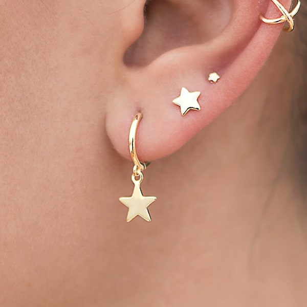 Boucles d'oreilles créoles avec étoile, Créoles avec pendentif étoile, Créoles avec étoile, Petites créoles argentées, Boucles d'oreilles étoiles