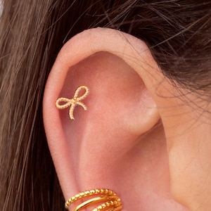Pendientes stud en forma de lazo coquette pequeño