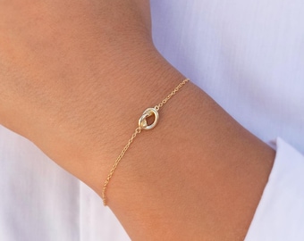 Pulsera con colgante de nudo de amor en forma de corazón