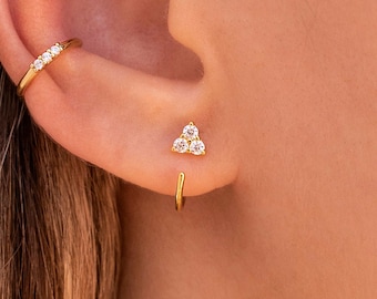 Boucles d'oreilles créoles ouvertes avec zircons en forme de fleur