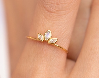 Bague fine et minimaliste avec 3 zircons taille marquise