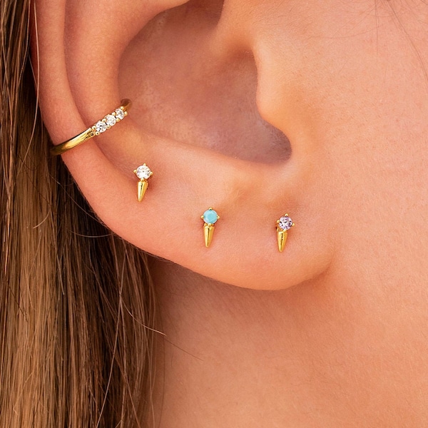 Mini boucles d'oreilles clous en forme de pointe avec zircons - 4 coloris disponibles : Turquoise, Violet, Blanc et Noir