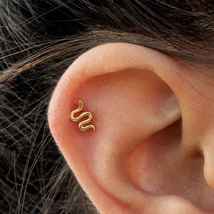 Small snake-shaped stud earrings image 8