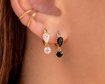 Boucles d'oreilles créoles Huggie ornées d'oxydes de zirconium en forme de larme et d'un pendentif rond en oxyde de zirconium - Disponibles en noir et blanc