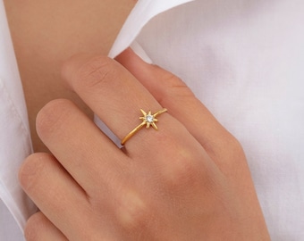 Thin 8-point star-shaped ring with zirconia