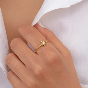 Thin 8-pointed star-shaped ring with zirconia
