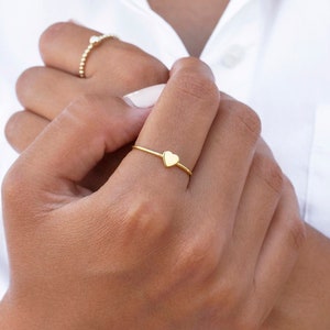 Herzring, Feiner Ring mit Herz, Minimalistischer Ring, Schlichter Ring, Silberring mit Herz, Midi-Ringe, Liebesring Bild 1