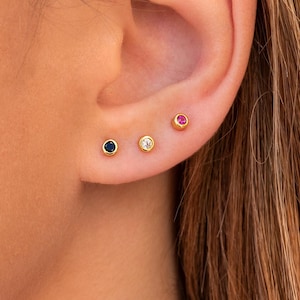 Pendientes stud con circonita chatón - Disponible en varios colores