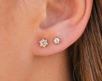 Boucles d'oreilles clous en or 9 carats avec zircons sertis dans 6 griffes - Or, Or Rose ou Or Blanc