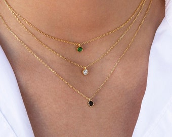 Collier solitaire avec zircons sertis en 10 griffes - Disponible en Blanc, Noir et Vert