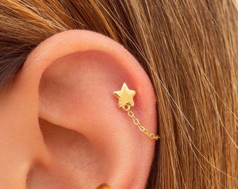 Pendientes stud en forma de estrella con cadena colgante