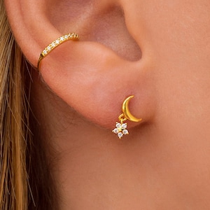 Pendientes stud en forma de luna creciente con colgante de estrella con circonitas
