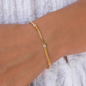 Dainty Bezel CZ Curb Chain Bracelet